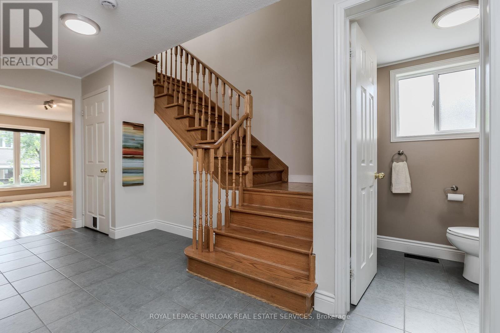 Photo 33 of 561 Phoebe Crescent, Burlington ON