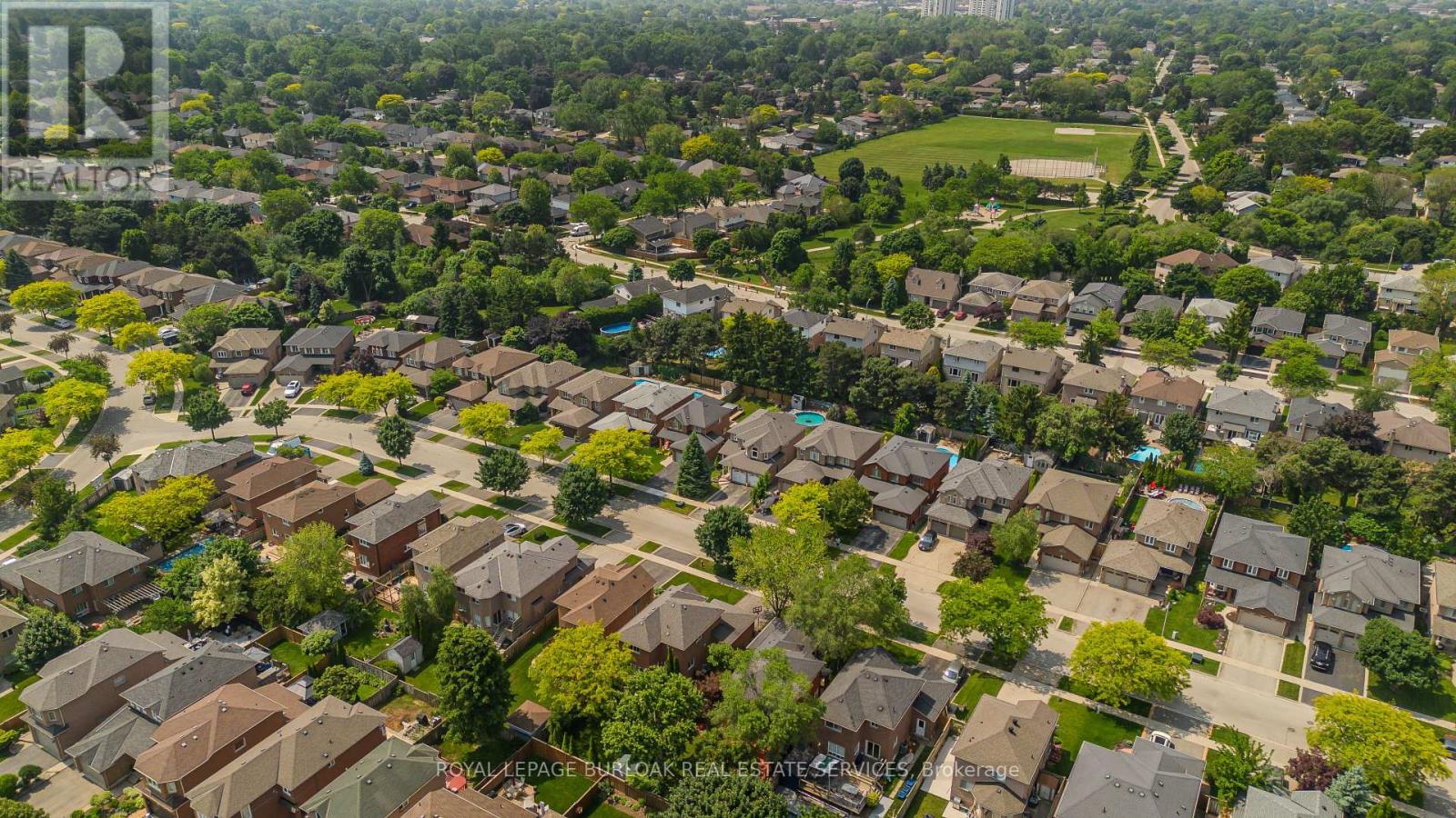 Photo 8 of 561 Phoebe Crescent, Burlington ON