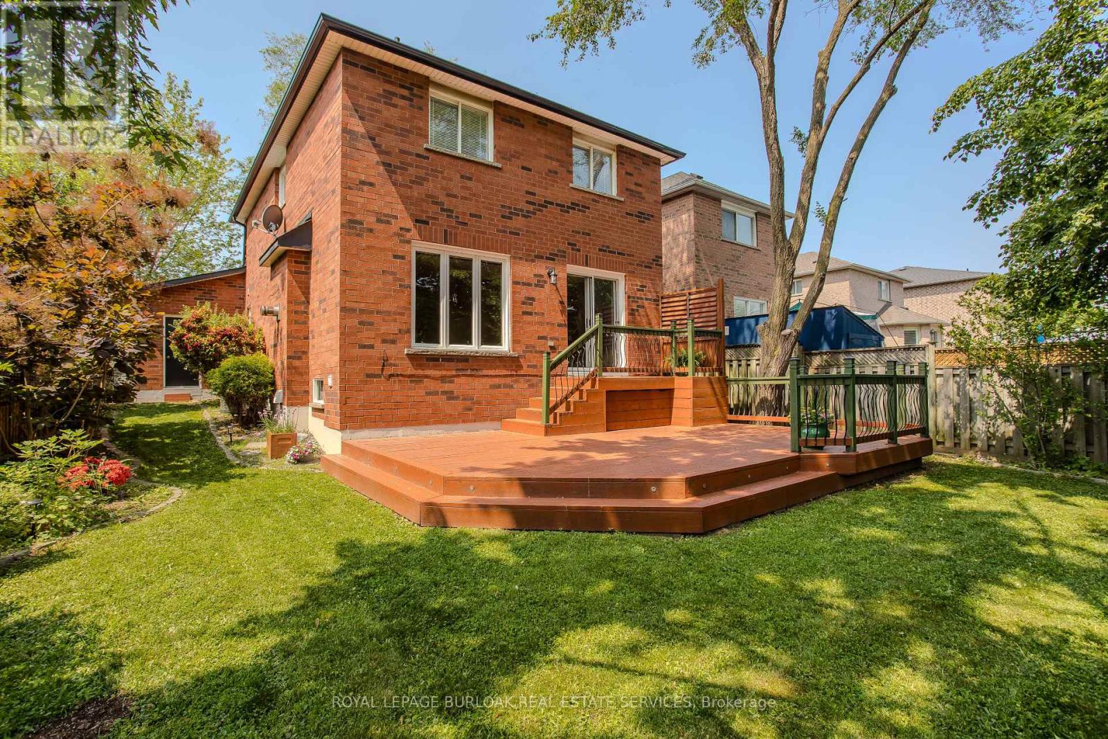 Photo 35 of 561 Phoebe Crescent, Burlington ON