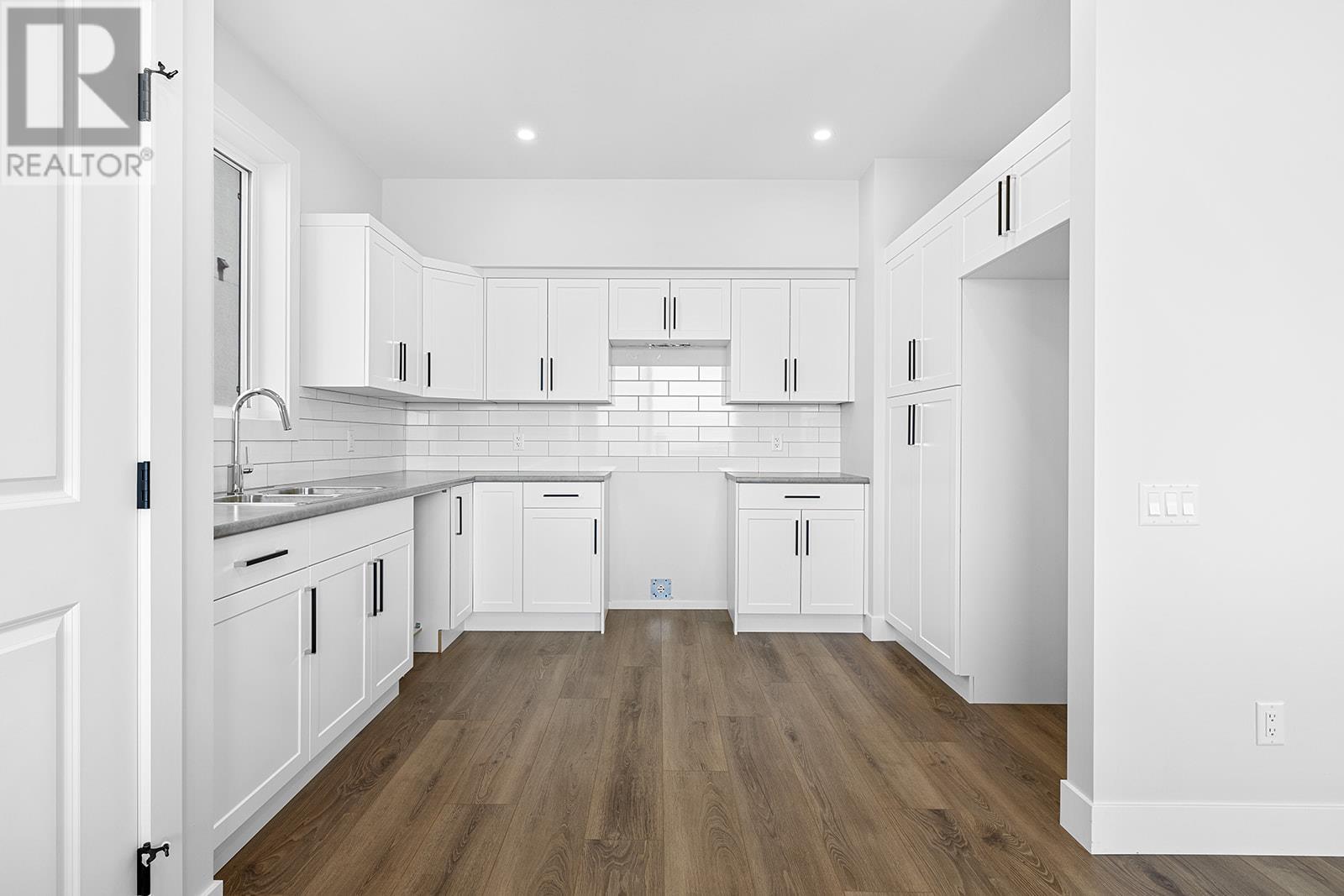 Photo 17 of 1154 Lone Pine Drive, Kelowna BC