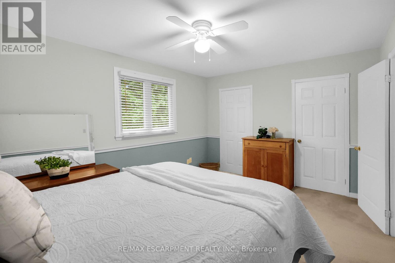 Photo 14 of 15 130 Livingston Avenue, Grimsby ON