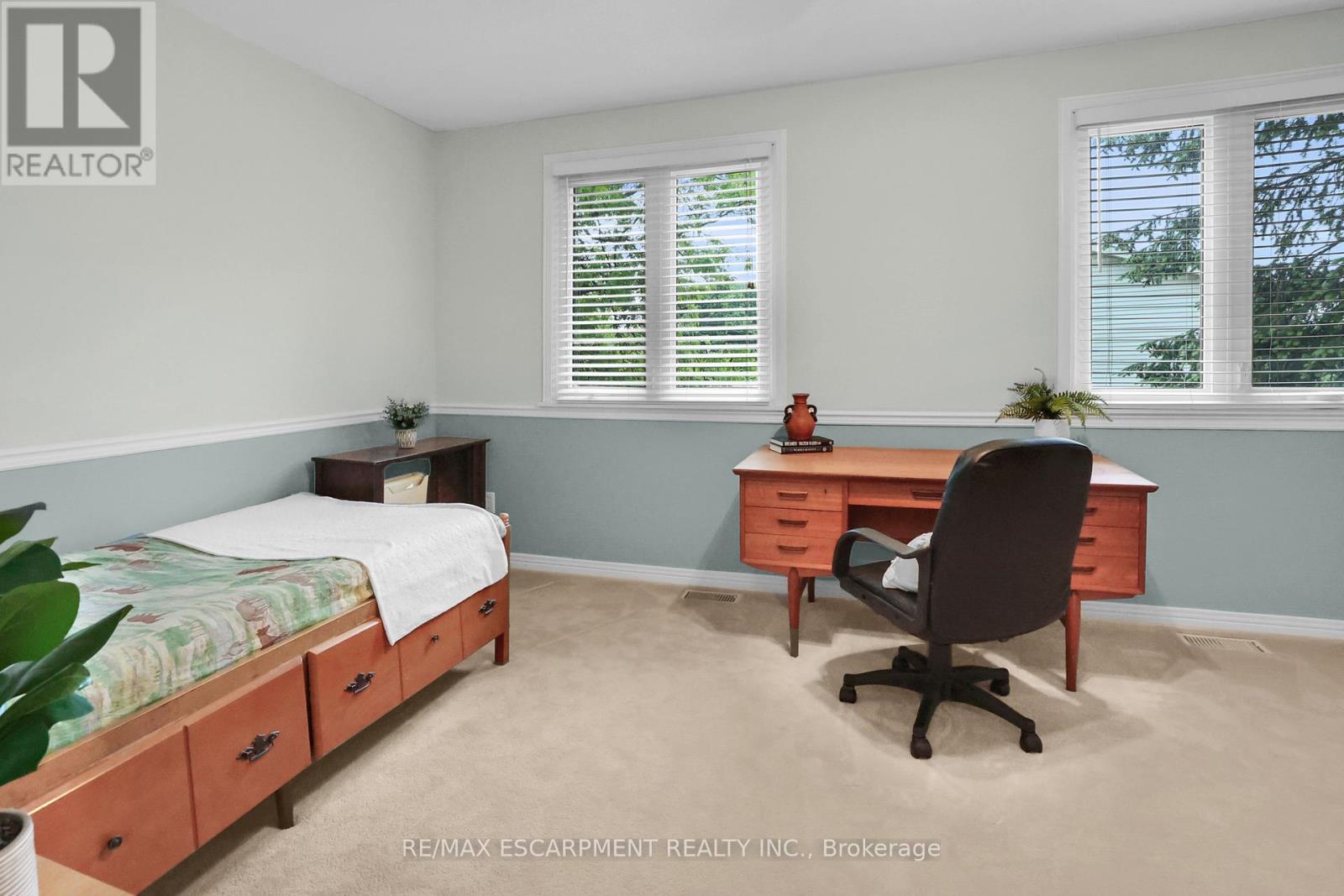 Photo 15 of 15 130 Livingston Avenue, Grimsby ON