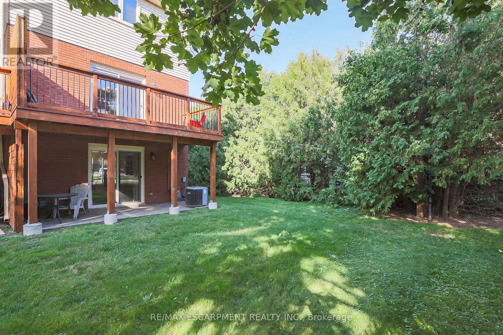 Photo 2 of 15 130 Livingston Avenue, Grimsby ON