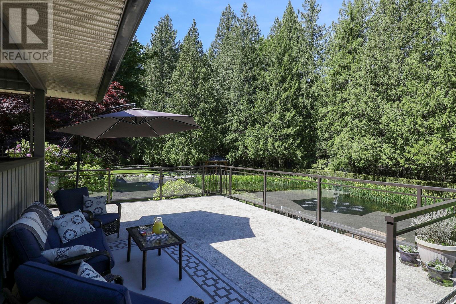 Photo 4 of 970 Mclean Rd, Qualicum Beach BC