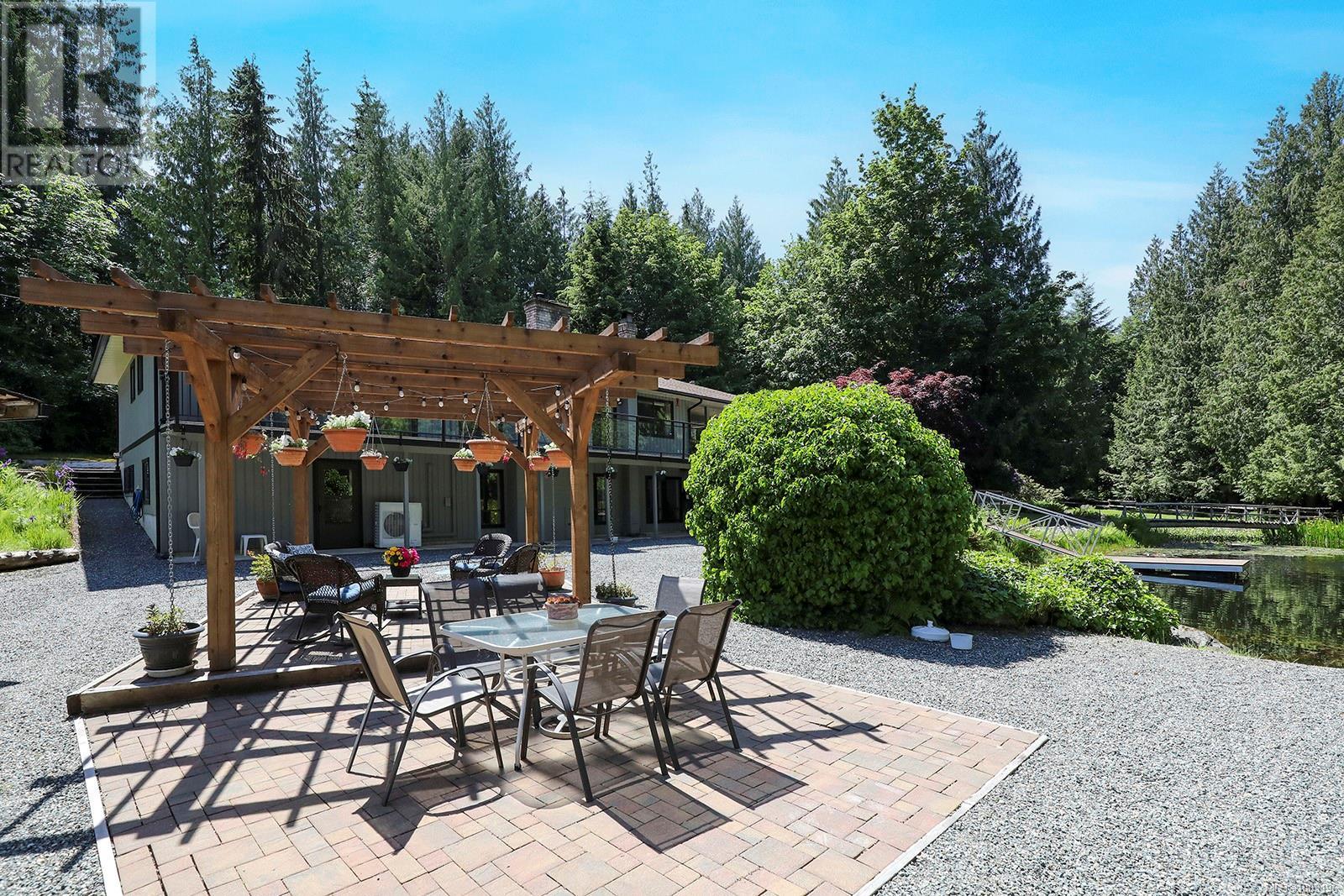 Photo 7 of 970 Mclean Rd, Qualicum Beach BC