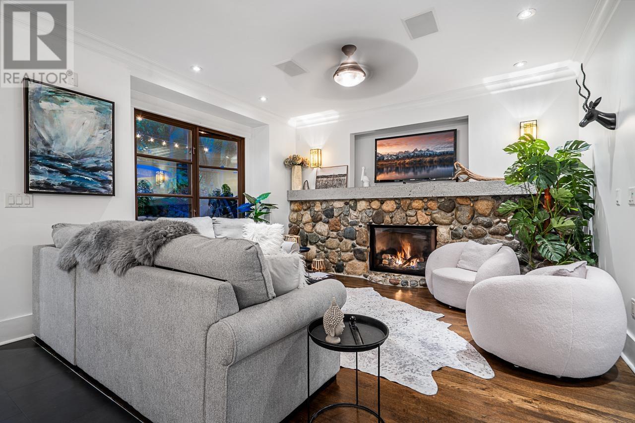 3394 MAHON AVENUE, North Vancouver