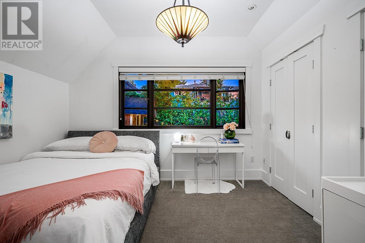 3394 MAHON AVENUE, North Vancouver