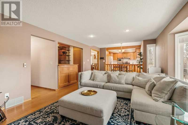 Single Family House for Sale in  Edgepark Way NW Edgemont Calgary 