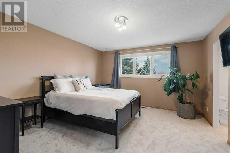 Single Family House for Sale in  Edgepark Way NW Edgemont Calgary 