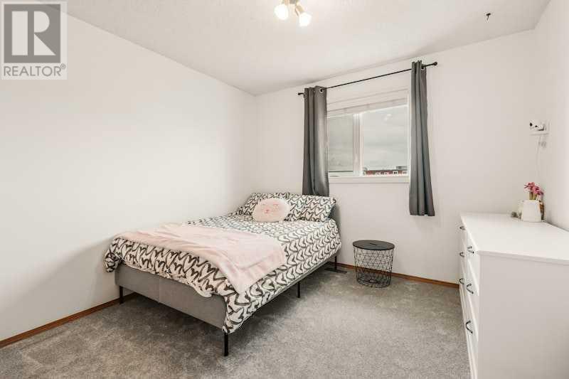 Single Family House for Sale in  Edgepark Way NW Edgemont Calgary 