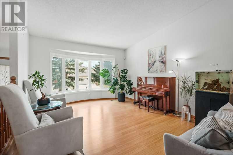 Single Family House for Sale in  Edgepark Way NW Edgemont Calgary 