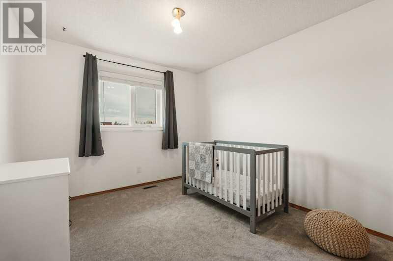 Single Family House for Sale in  Edgepark Way NW Edgemont Calgary 
