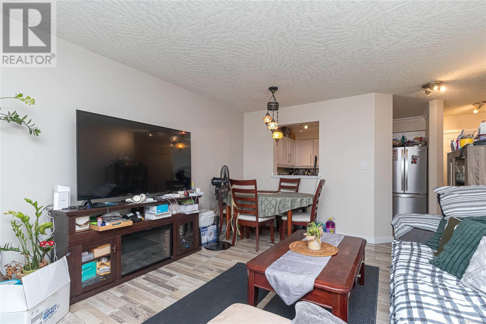 105 3010 Washington Ave, Victoria
