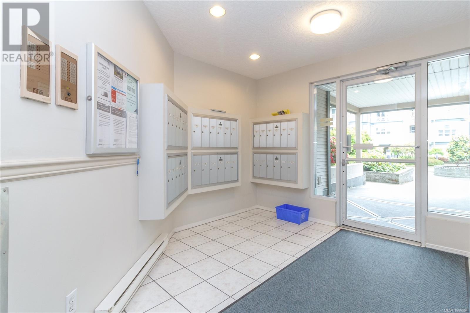 105 3010 Washington Ave, Victoria