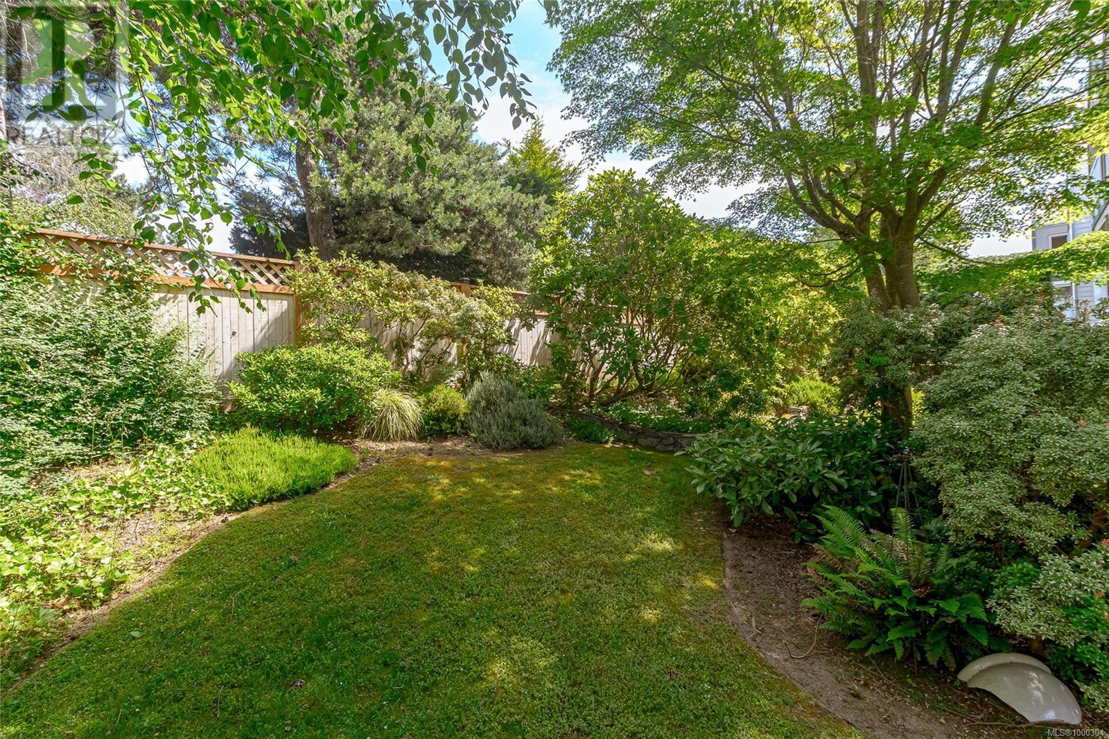 105 3010 Washington Ave, Victoria