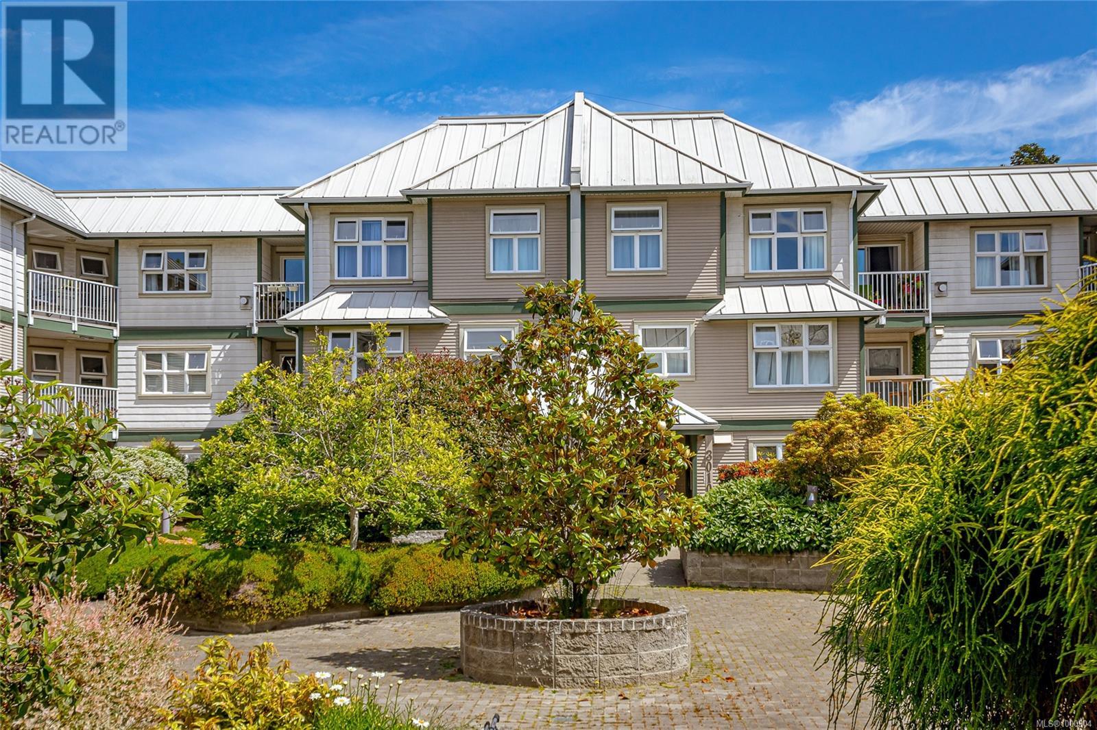 105 3010 Washington Ave, Victoria