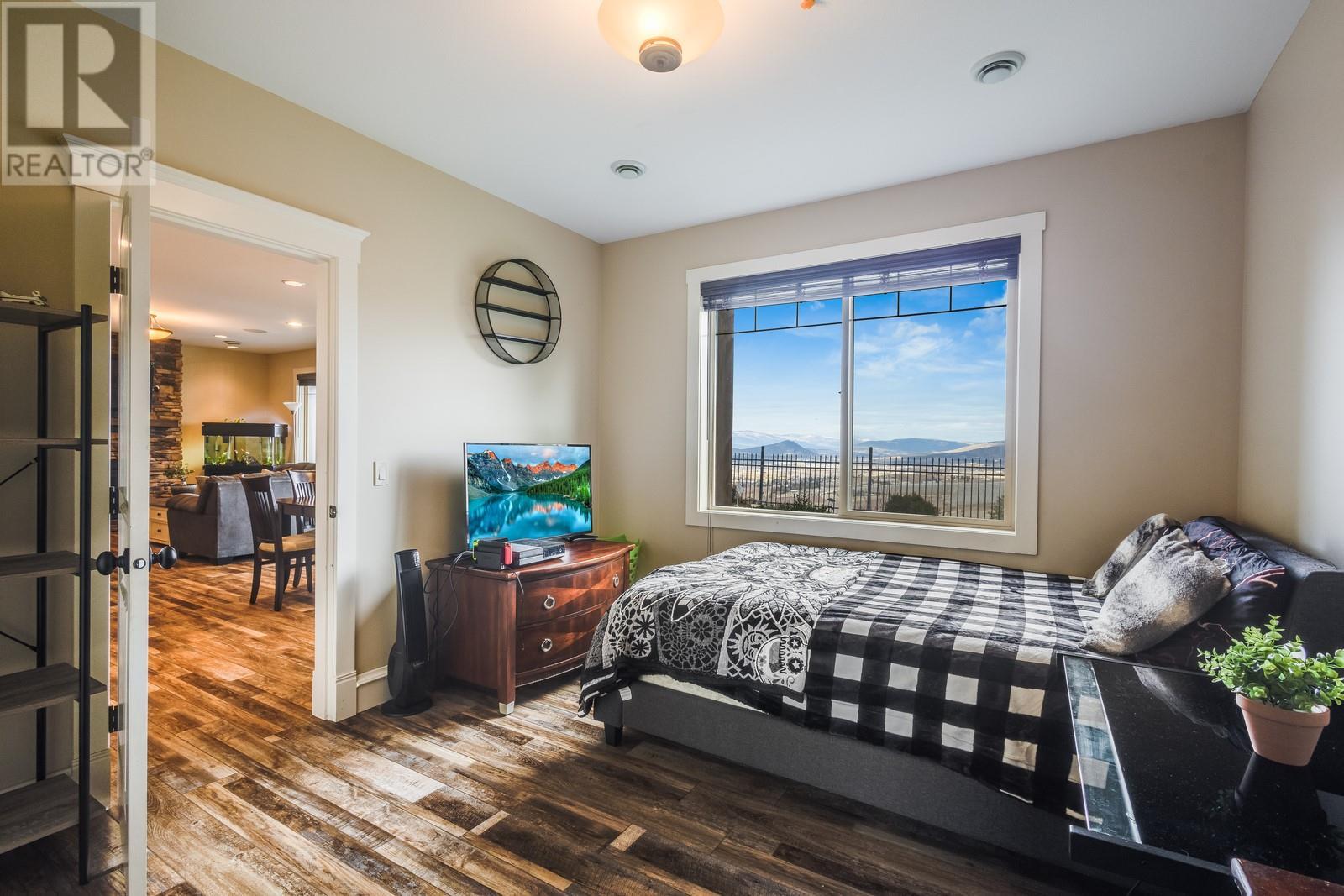 Photo 6 of 1830 Birkdale Avenue, Kelowna BC