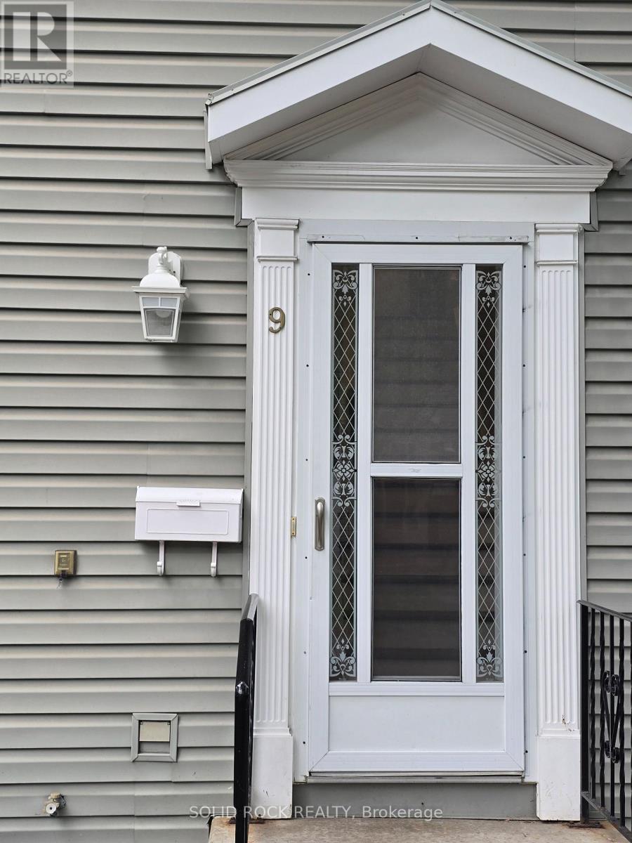 Photo 8 of 9 740 Morin Street N, Ottawa ON
