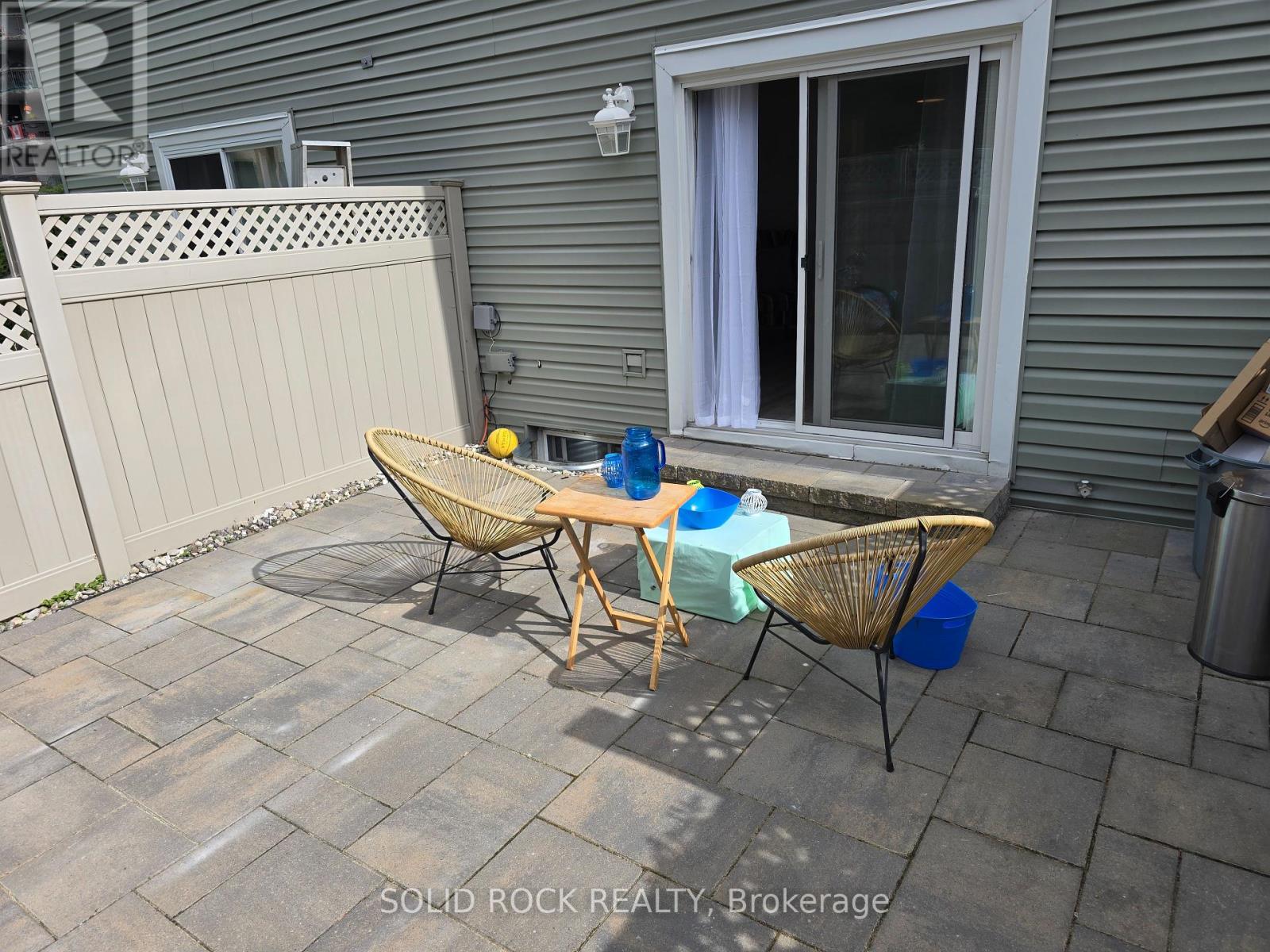 Photo 4 of 9 740 Morin Street N, Ottawa ON