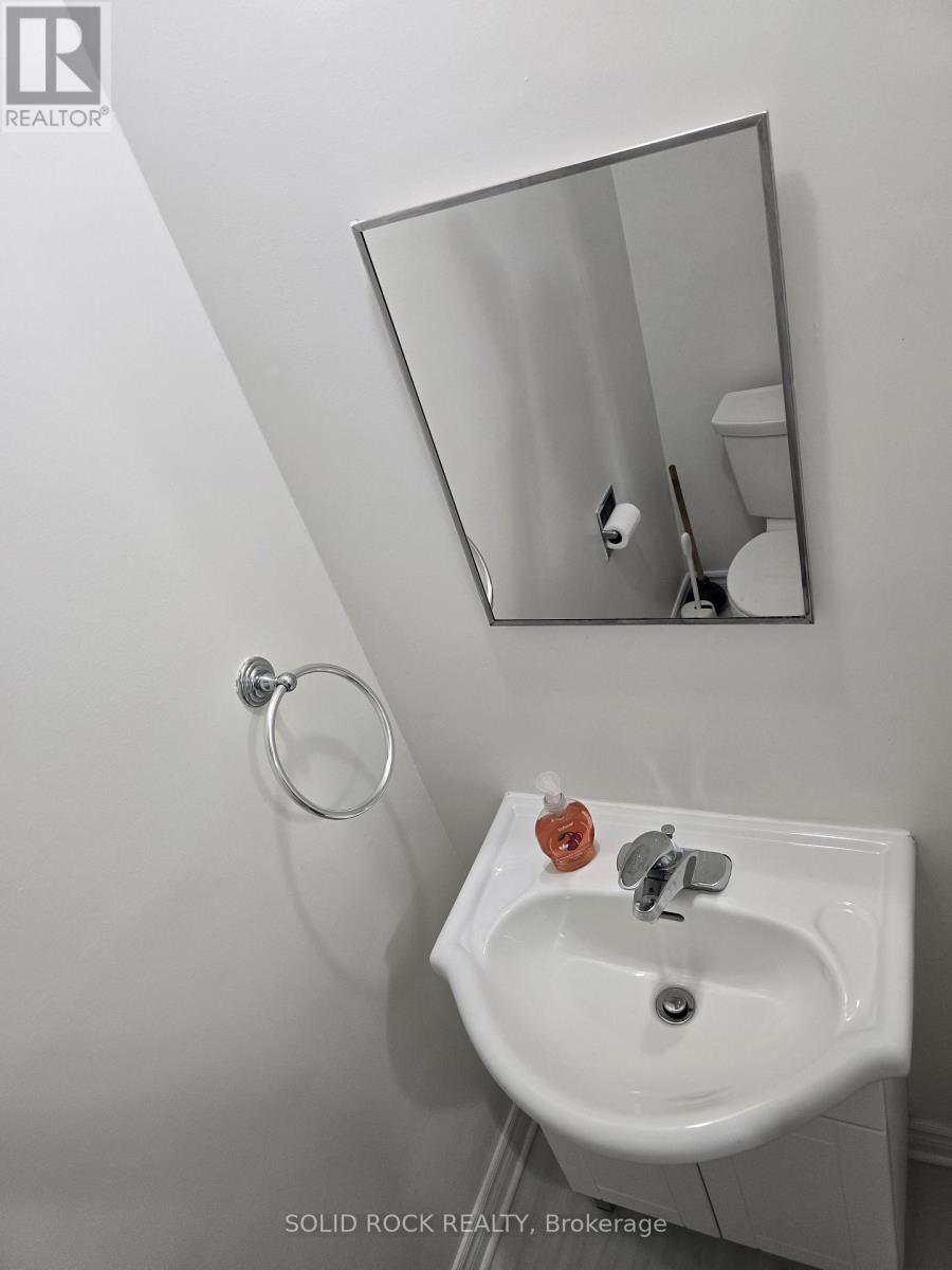 Photo 5 of 9 740 Morin Street N, Ottawa ON