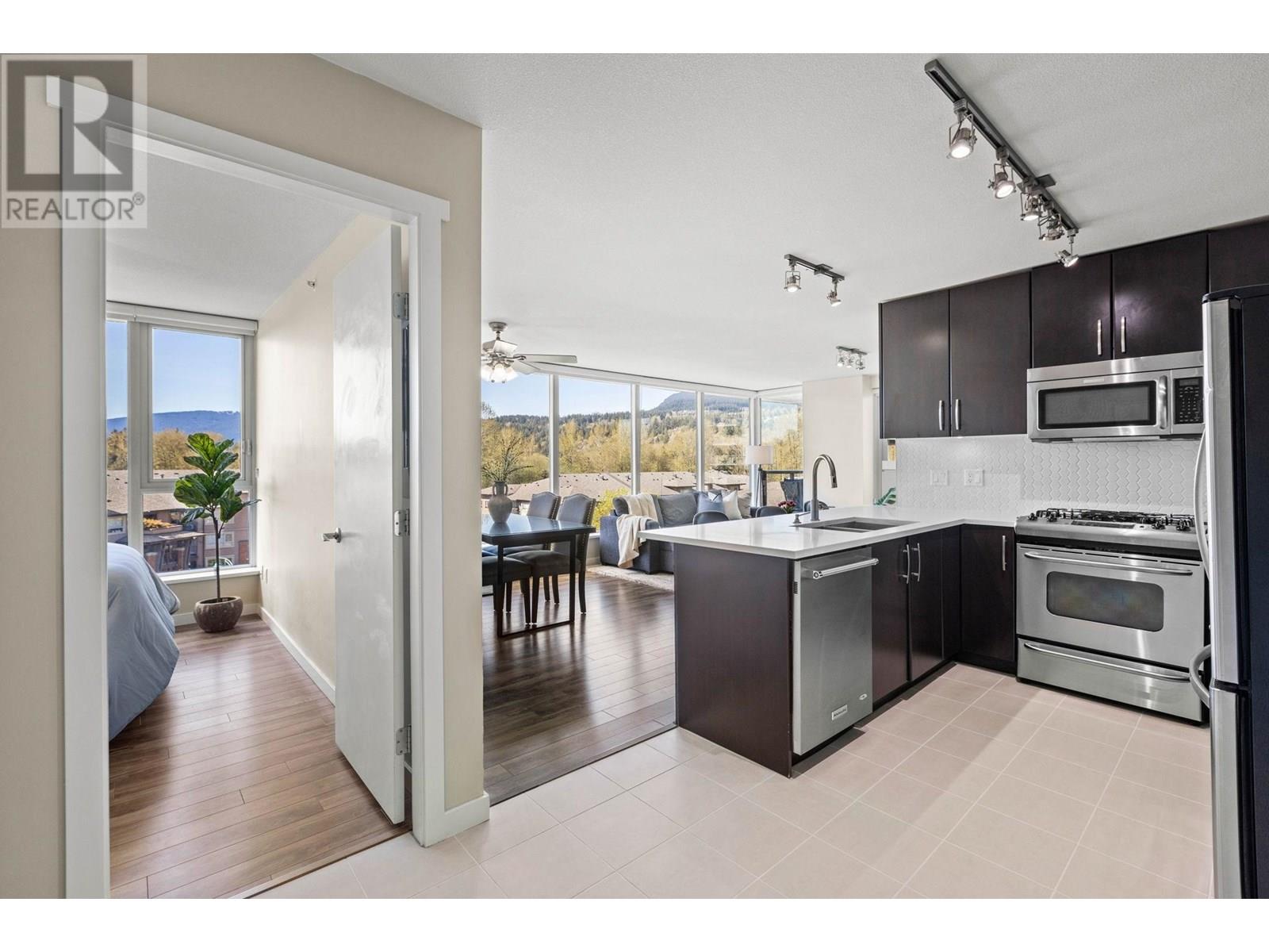 Photo 3 of 706 651 Nootka Way, Port Moody BC