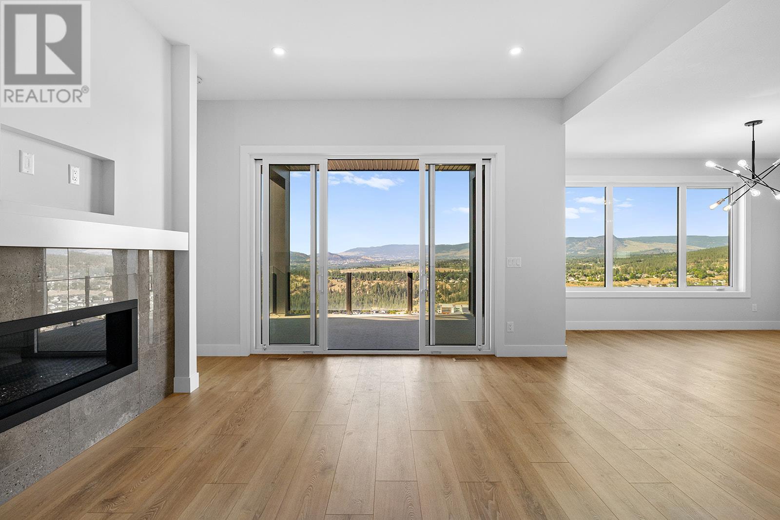  1018 Emslie Street, Kelowna