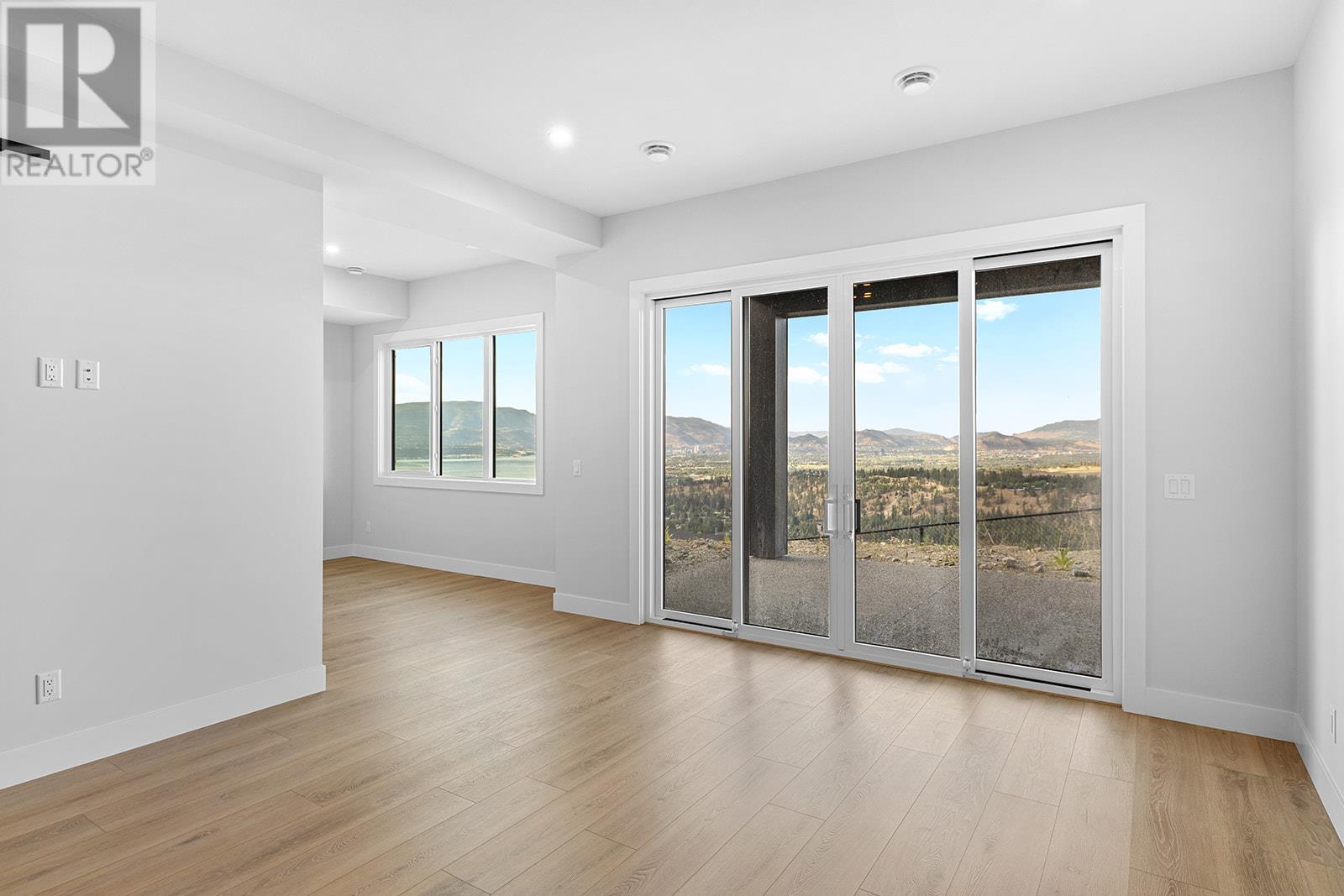  1018 Emslie Street, Kelowna