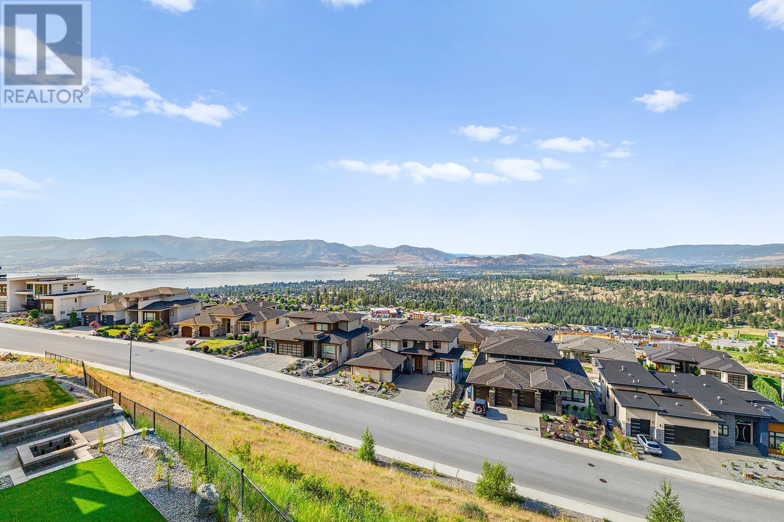  1018 Emslie Street, Kelowna