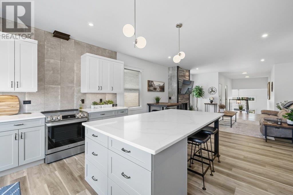  712 Lake Court, West Kelowna