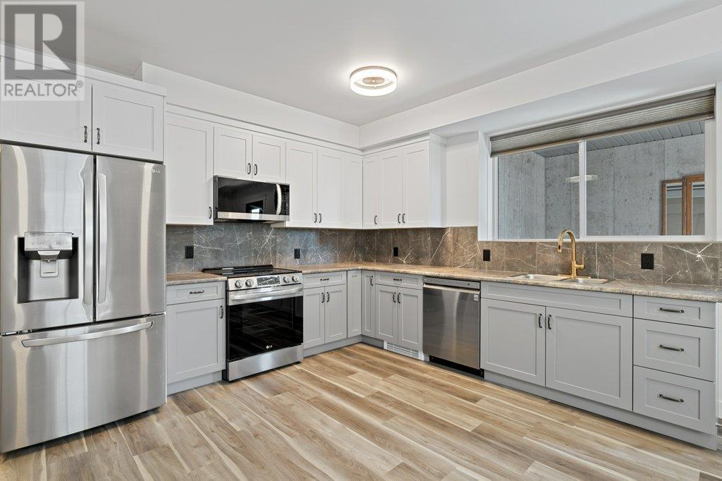  712 Lake Court, West Kelowna