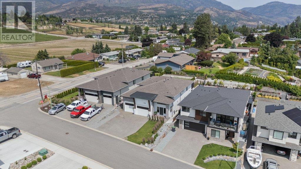  712 Lake Court, West Kelowna