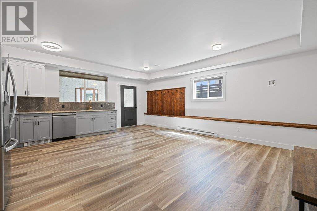  712 Lake Court, West Kelowna