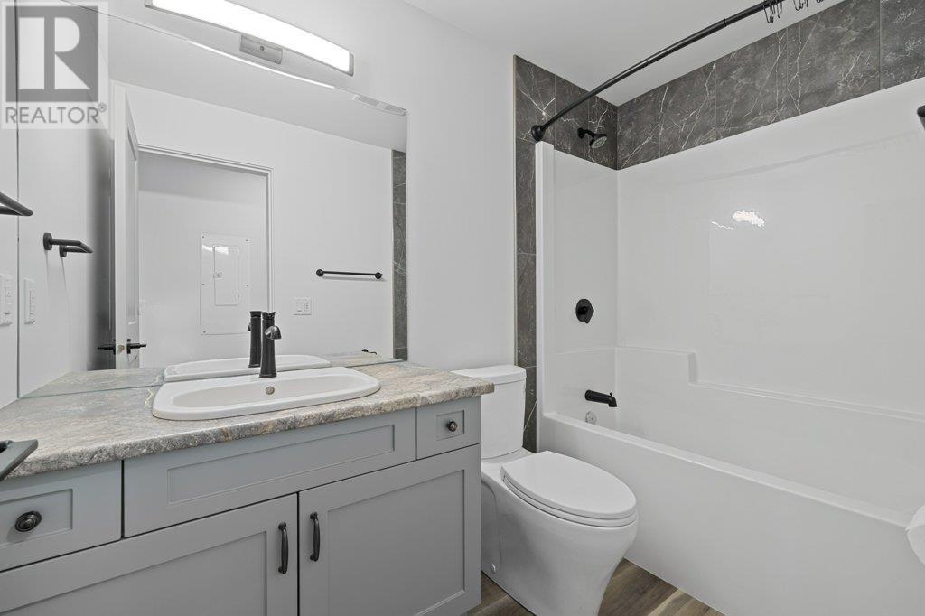  712 Lake Court, West Kelowna