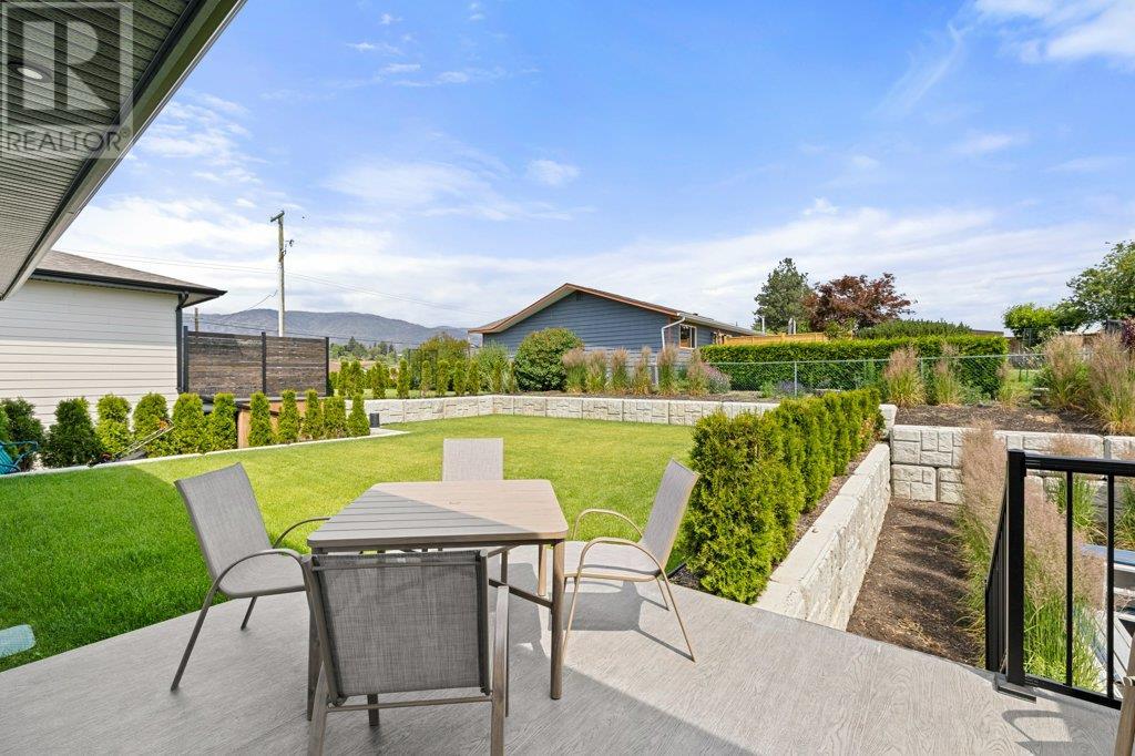  712 Lake Court, West Kelowna
