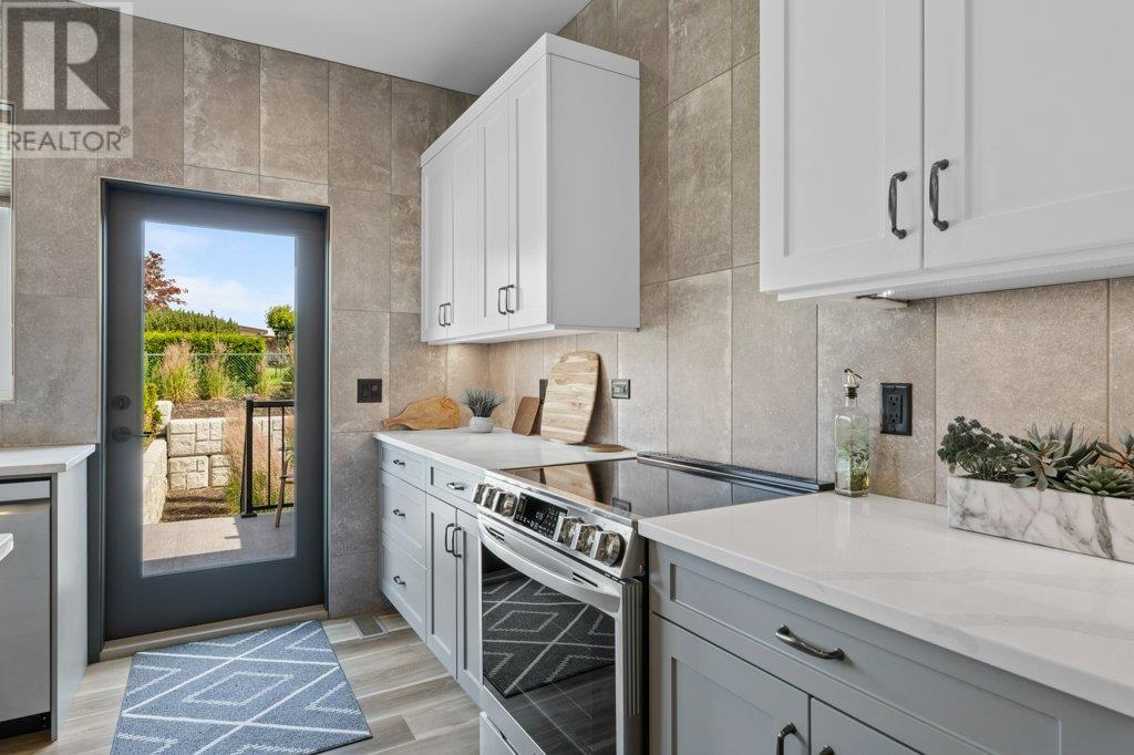  712 Lake Court, West Kelowna