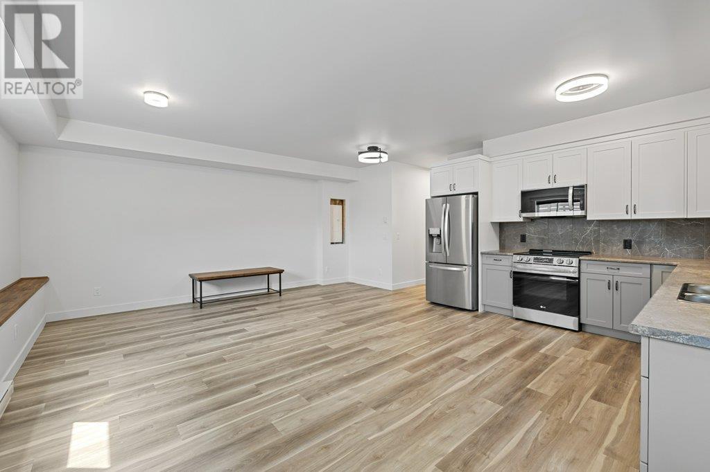  712 Lake Court, West Kelowna
