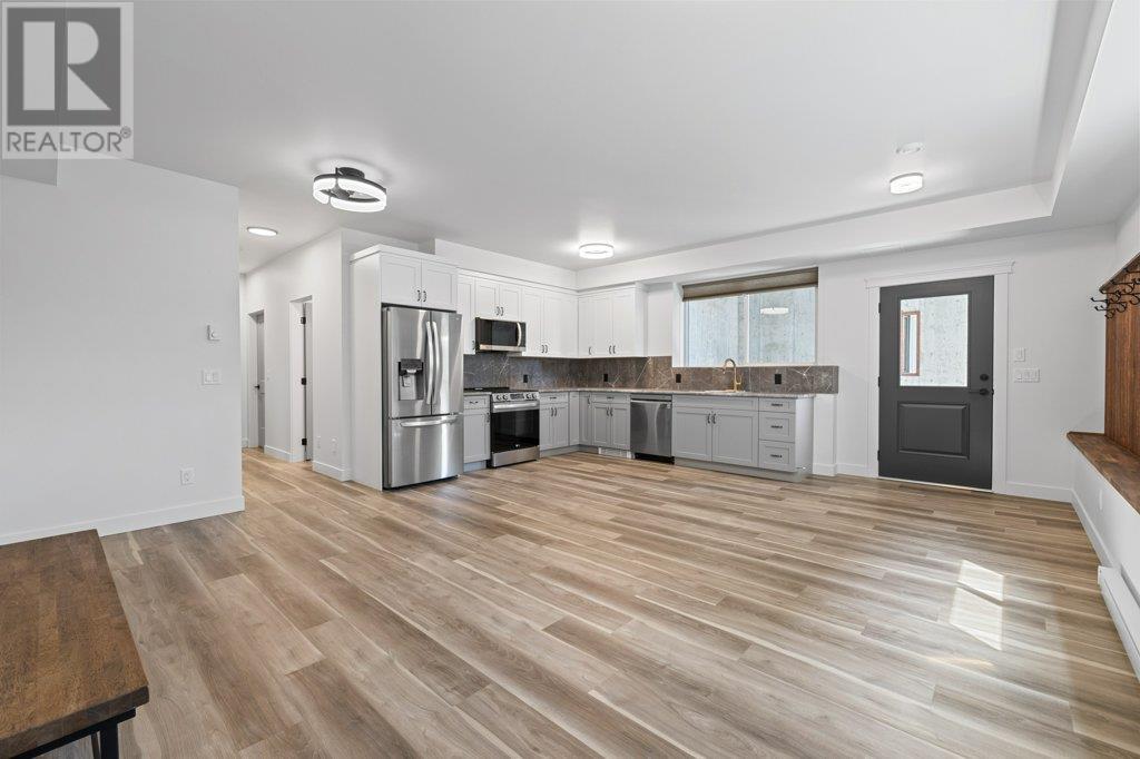  712 Lake Court, West Kelowna