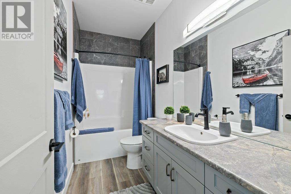  712 Lake Court, West Kelowna
