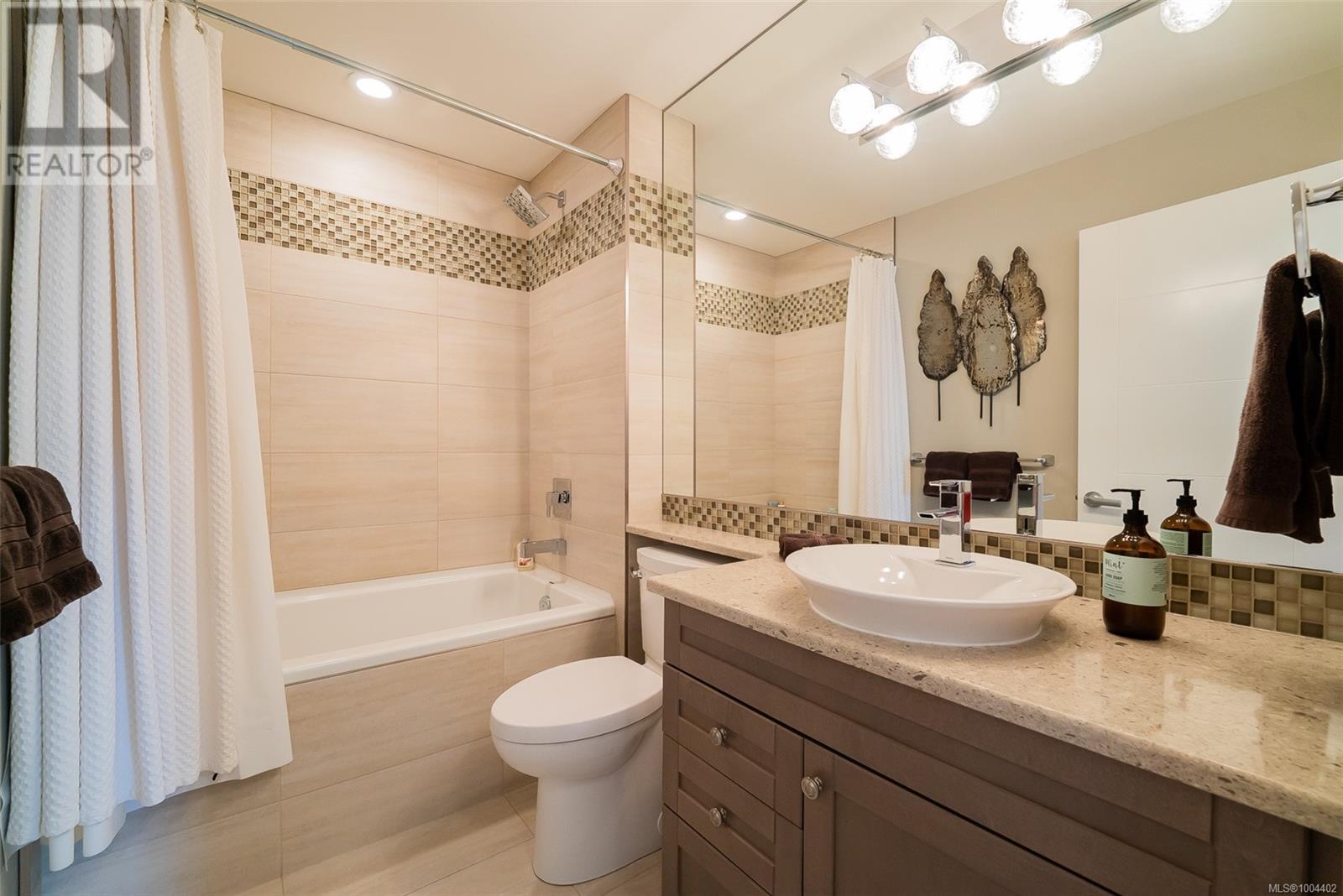 304 104 Esplanade St, Nanaimo