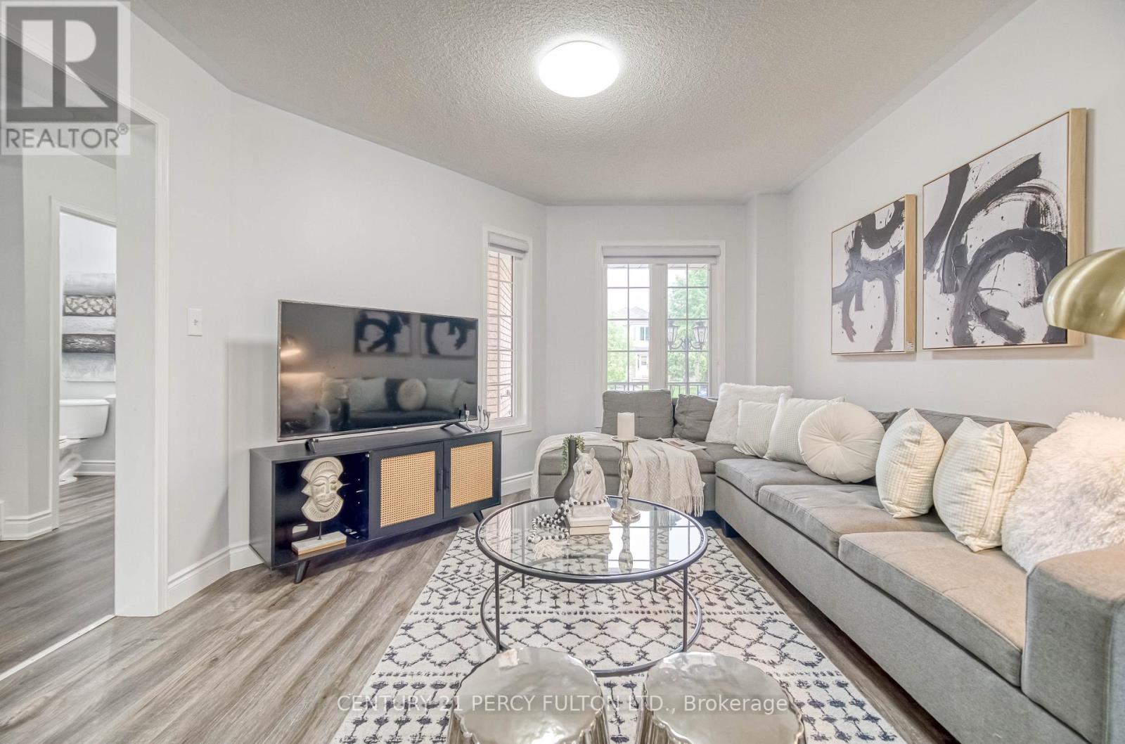 Photo 3 of 177 Wilkins Crescent, Clarington ON