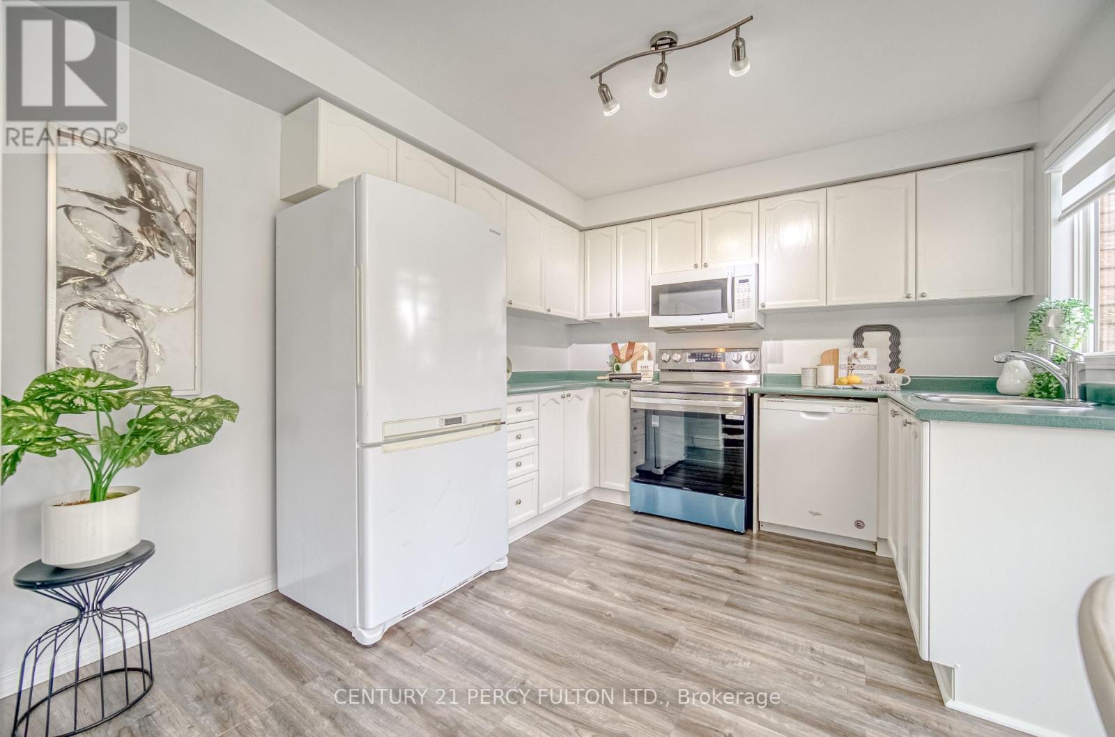 Photo 12 of 177 Wilkins Crescent, Clarington ON