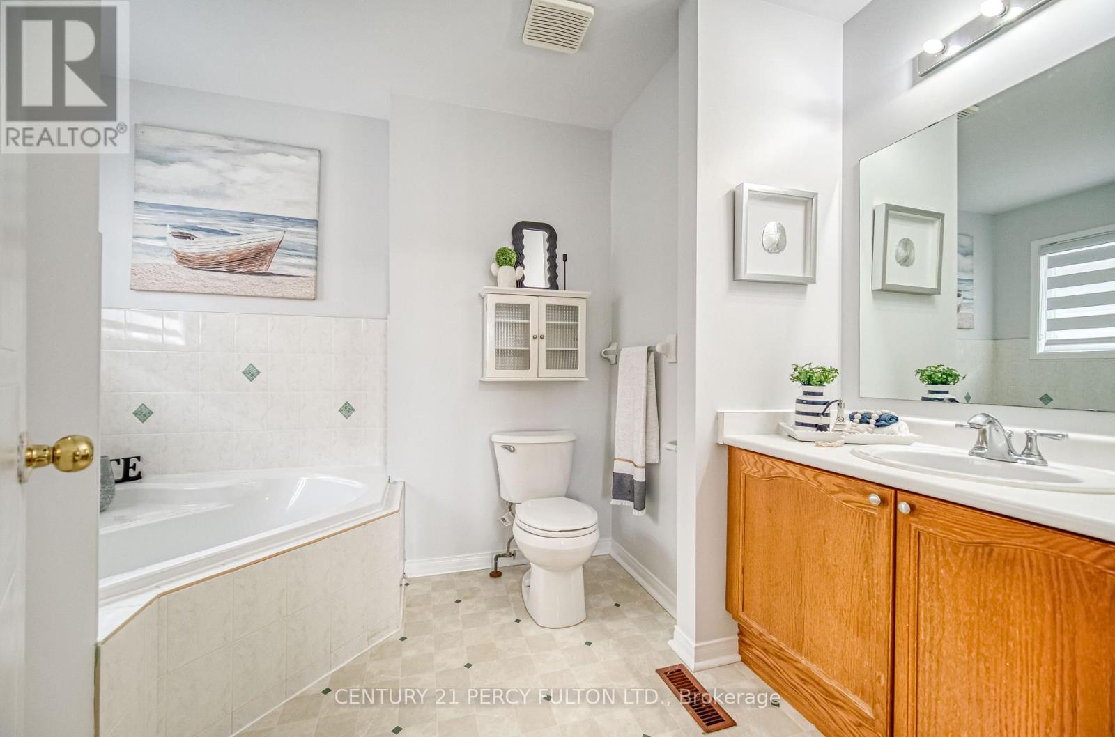 Photo 25 of 177 Wilkins Crescent, Clarington ON