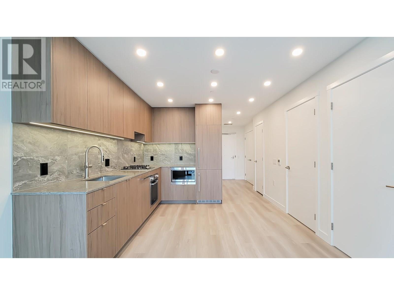 Photo 3 of 801 626 Claremont Street, Coquitlam BC