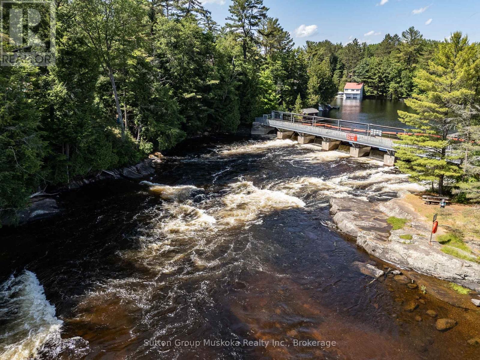 Photo 38 of 726 Muskoka Rd 10 Road, Huntsville ON