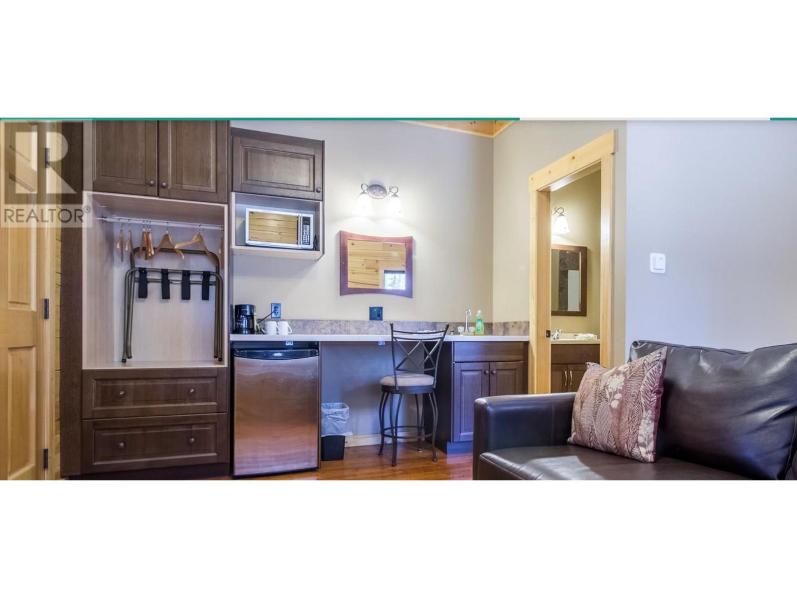  9500 Highway 93 Other South, Spillimacheen