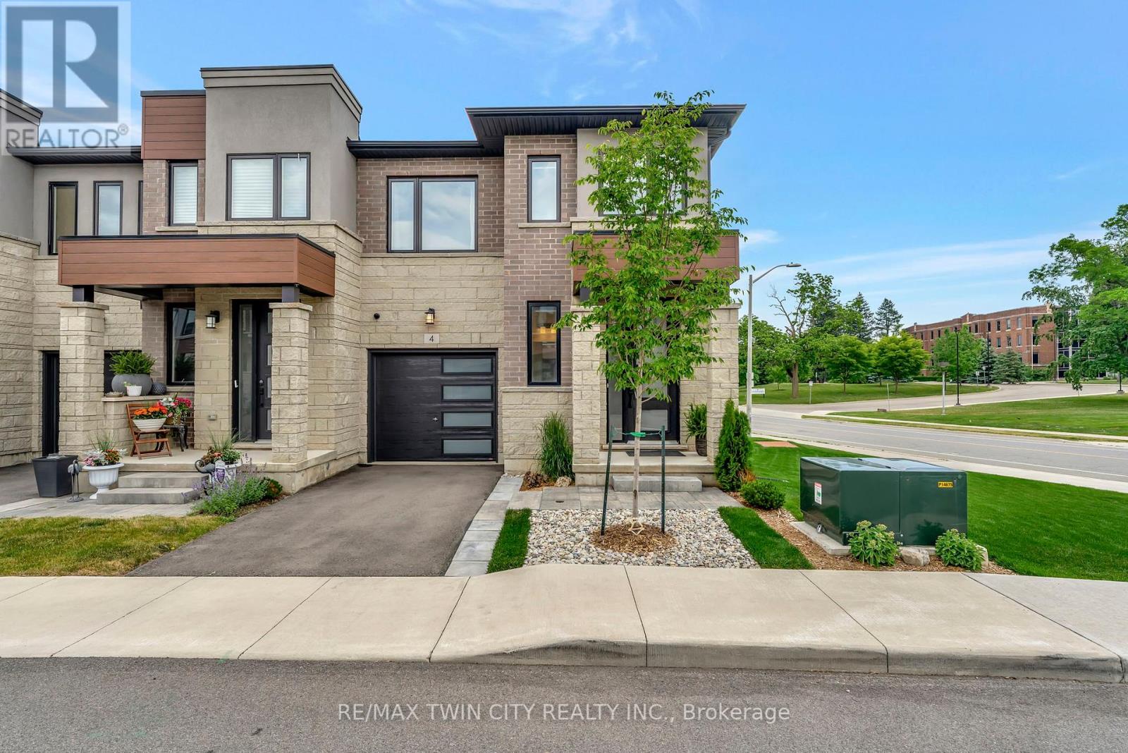 Single Family House for Sale in  SOUTHAM LANE Hamilton (Mountview) 