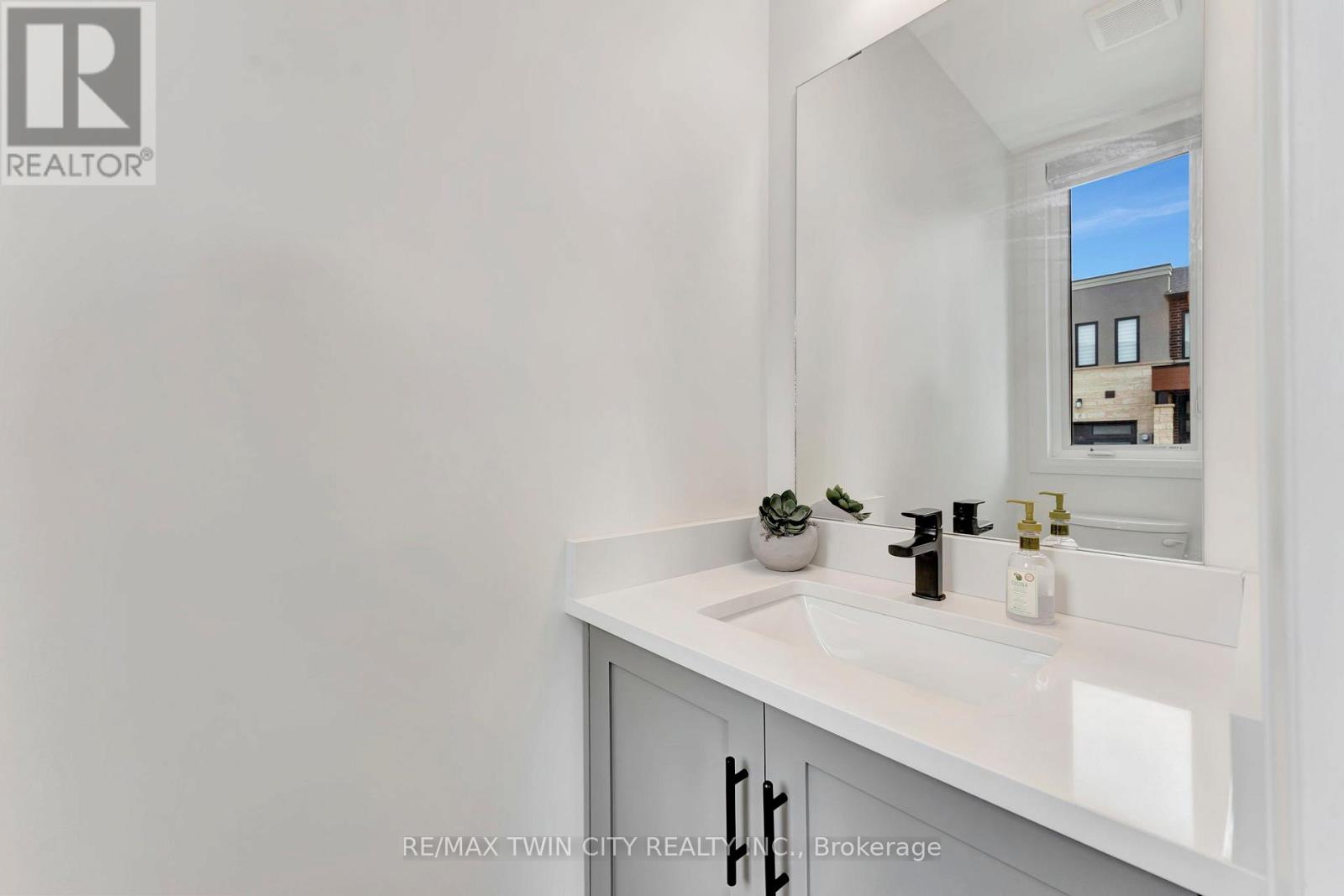 Single Family House for Sale in  SOUTHAM LANE Hamilton (Mountview) 