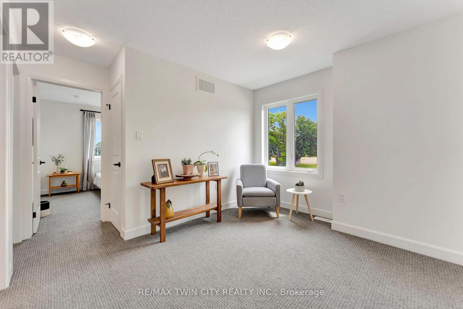 Single Family House for Sale in  SOUTHAM LANE Hamilton (Mountview) 