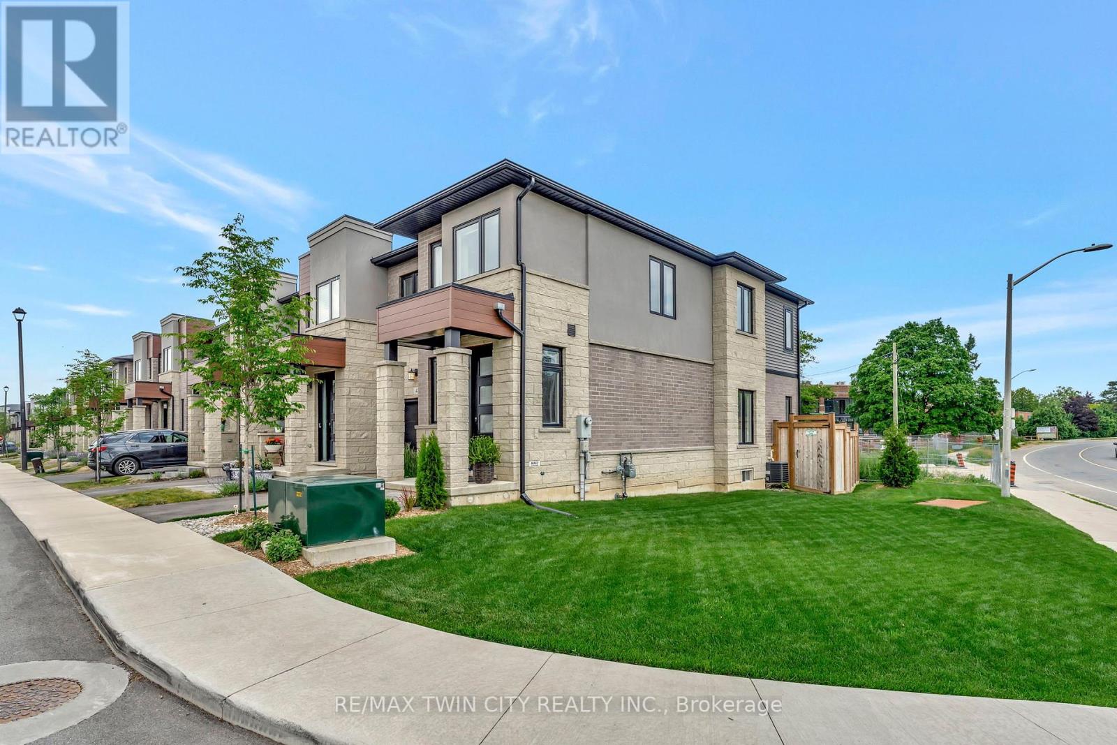 Single Family House for Sale in  SOUTHAM LANE Hamilton (Mountview) 