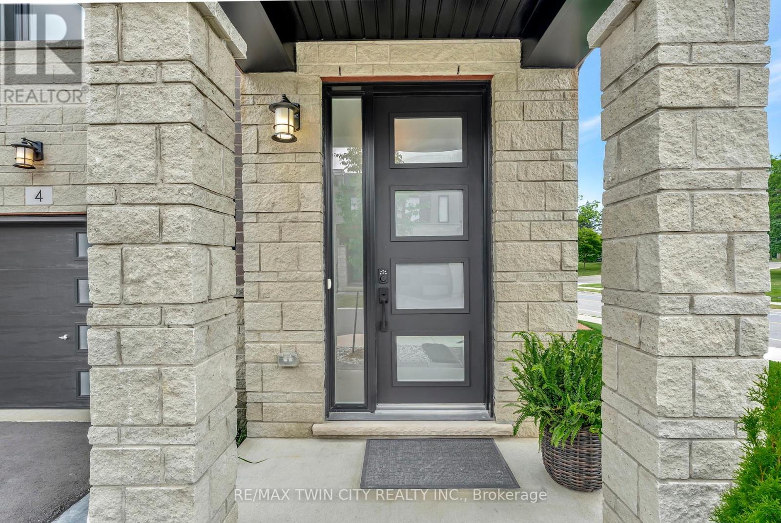 Single Family House for Sale in  SOUTHAM LANE Hamilton (Mountview) 